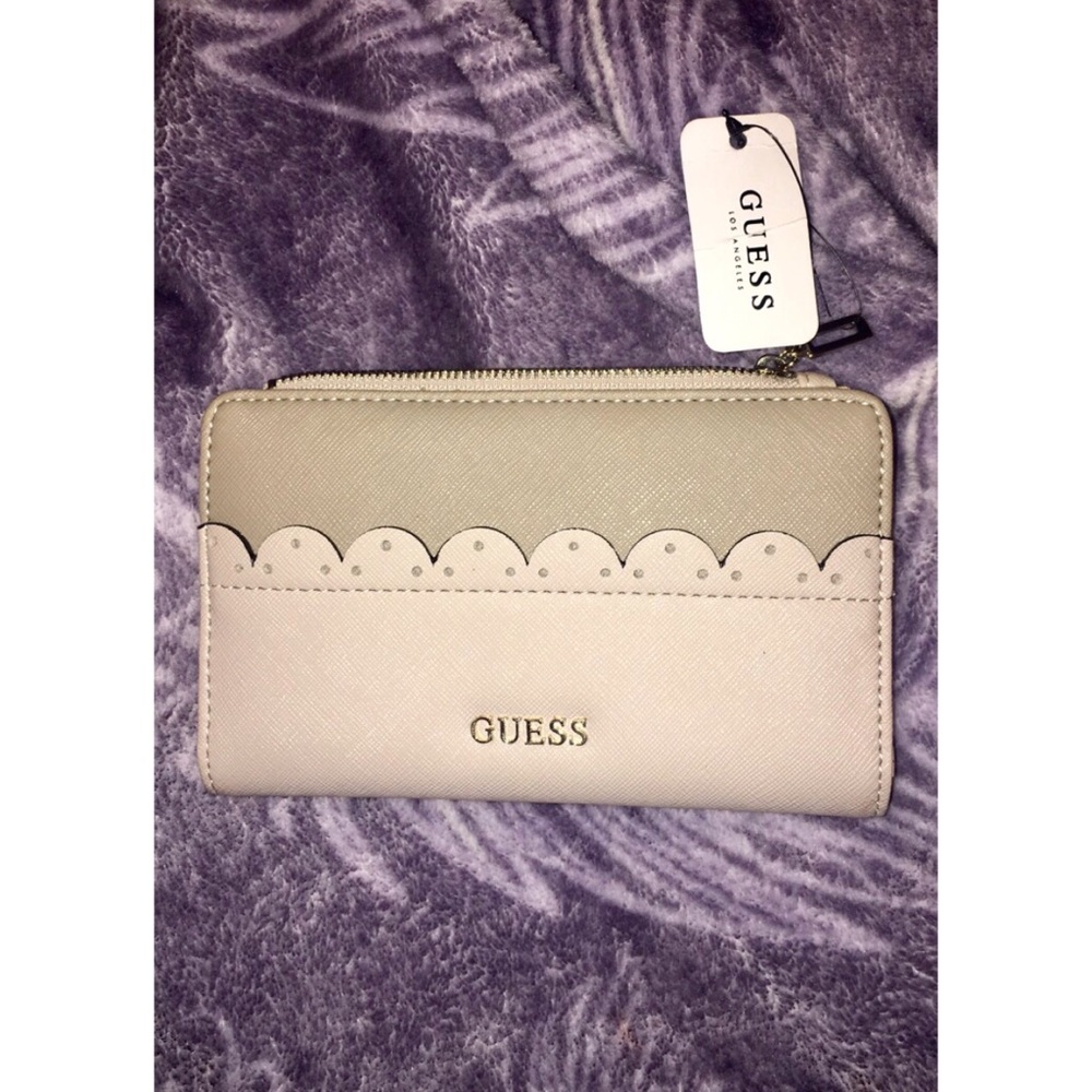 GUESS WALLET NWT 🌸